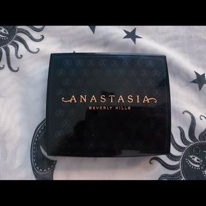 *ANASTASIA BEVERLY HILLS BRONZER*